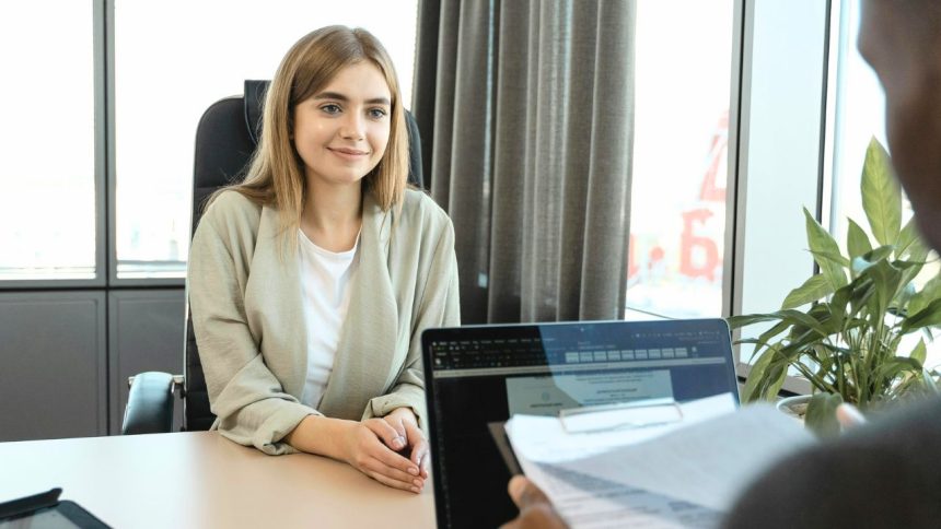 GenZ Bewerbungsgespraech Symbolbild