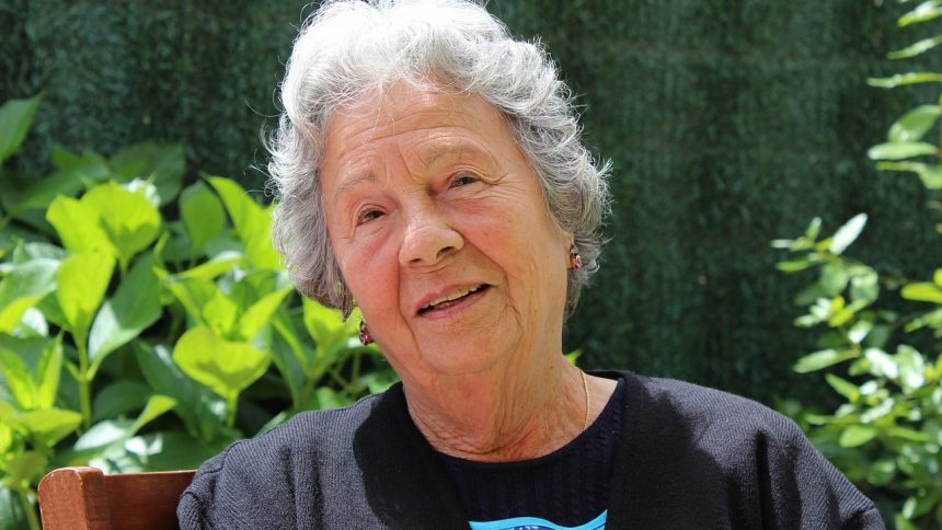 Oma Grossmutter Pixabay Titel title