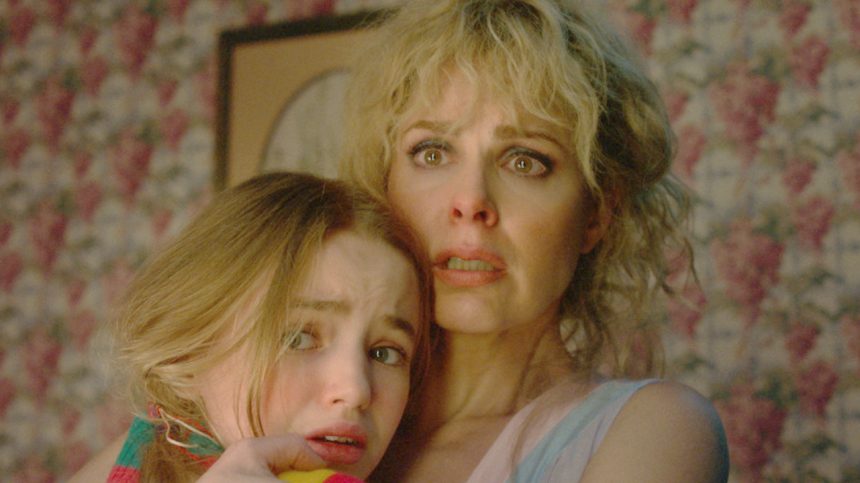 Stranger Things Staffel 5 Netflix Karen mit Kind