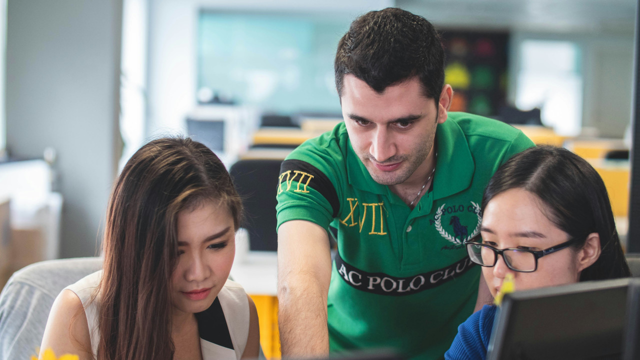 Titelbild junge Mitarbeiter Gen Z